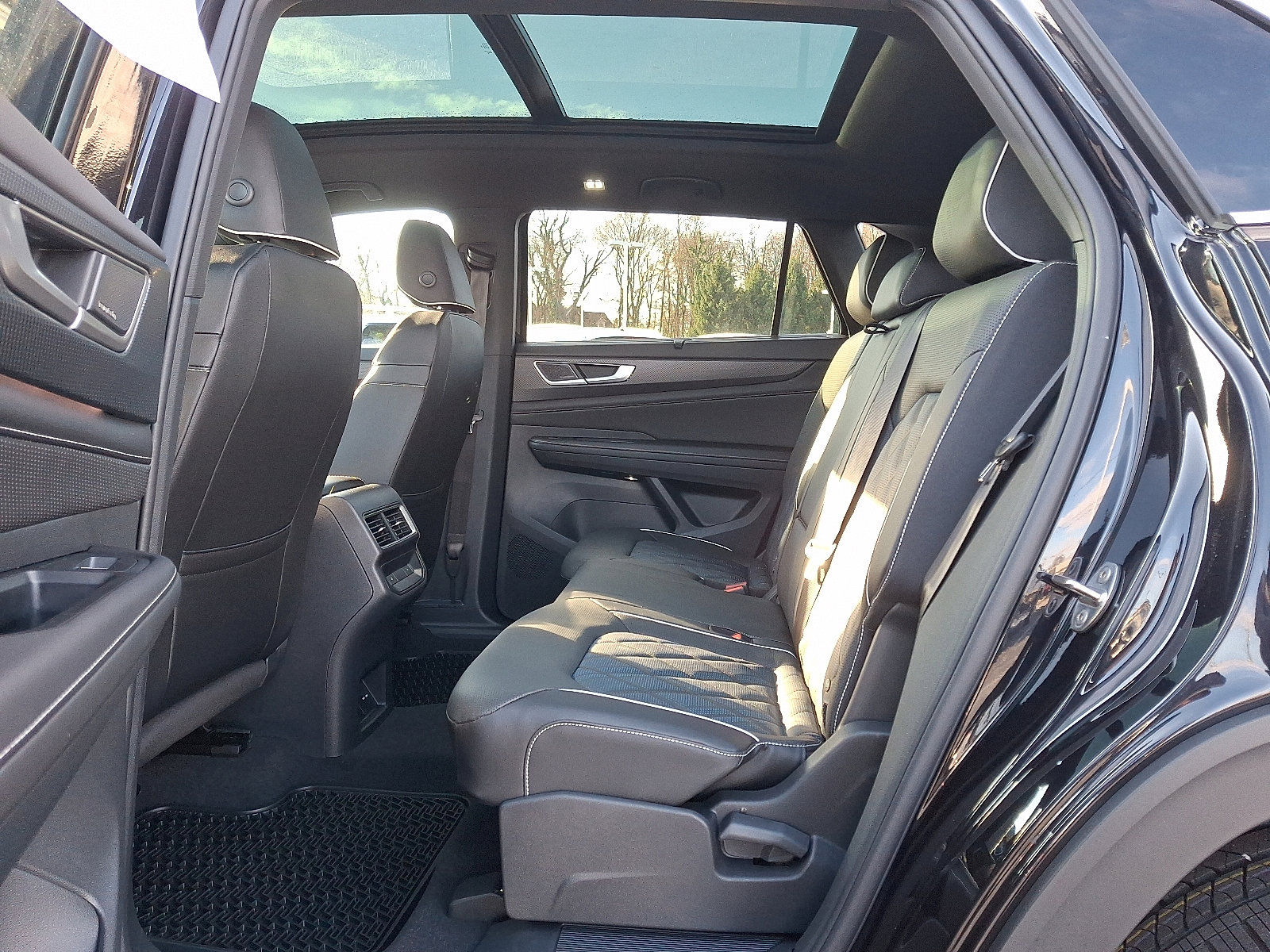 New 2025 Volkswagen Atlas Cross Sport SEL Premium R-Line image 6