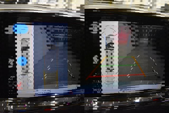 Used 2025 Volkswagen Atlas SE image 29