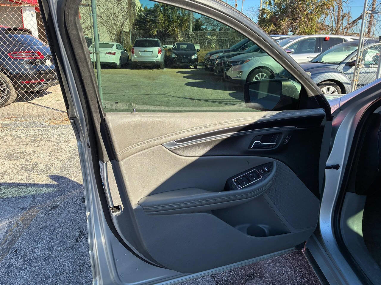 Used 2018 Chevrolet Impala LT image 4