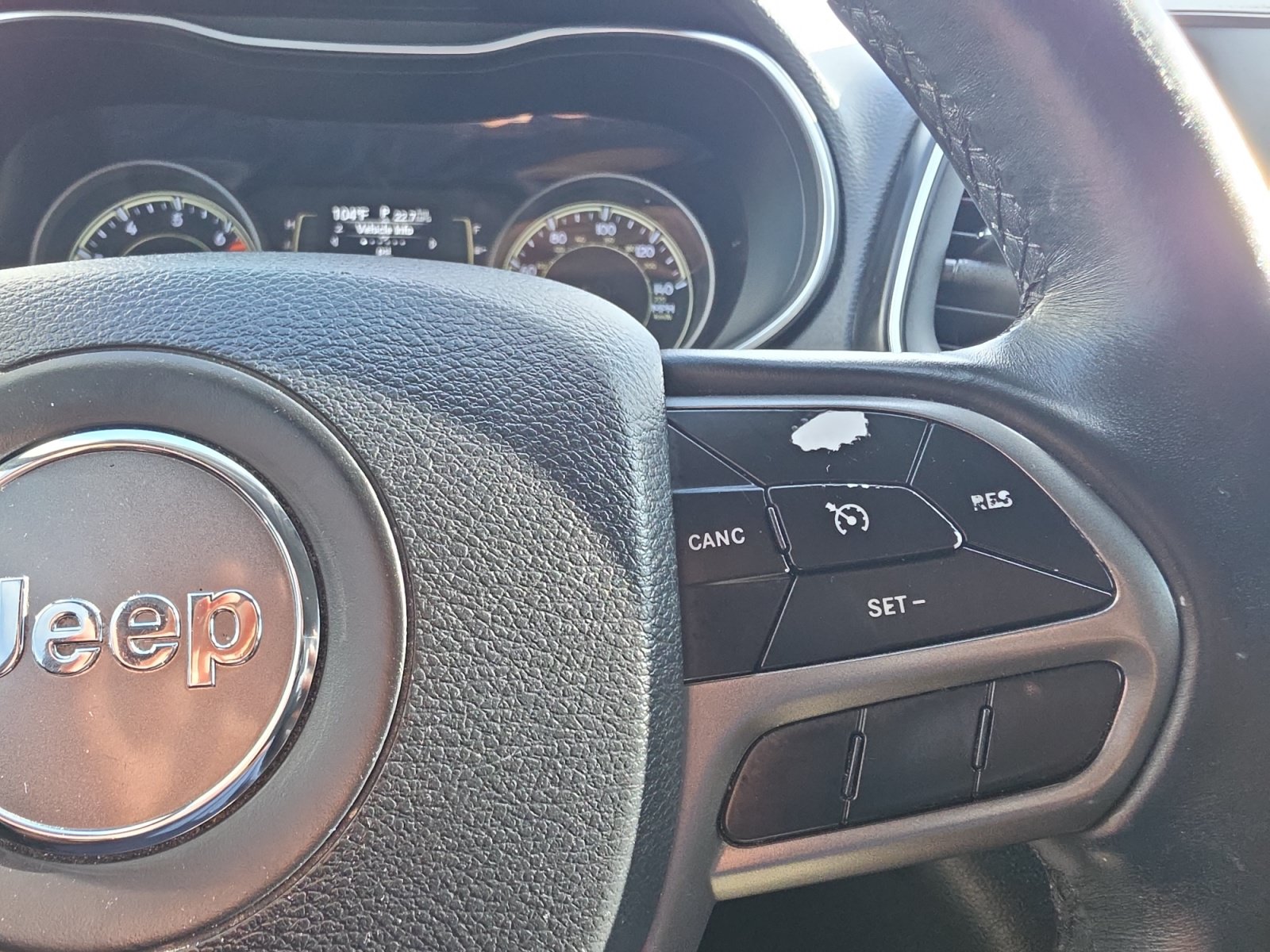 Used 2019 Jeep Cherokee Latitude w/ Cold Weather Group AWD/4WD image 12