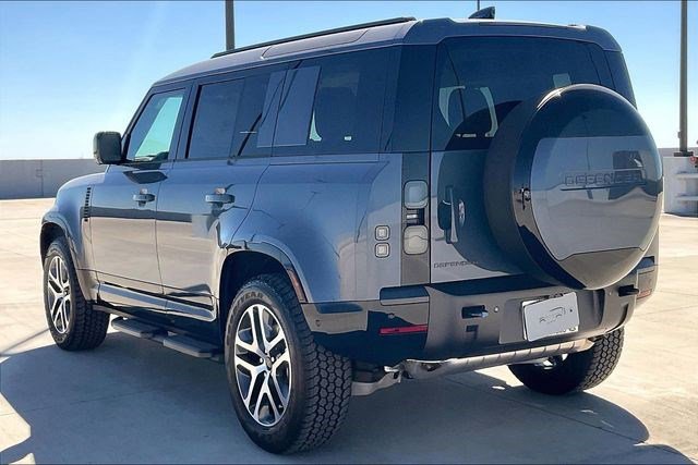 New 2026 Land Rover Defender 110 X-Dynamic SE image 3