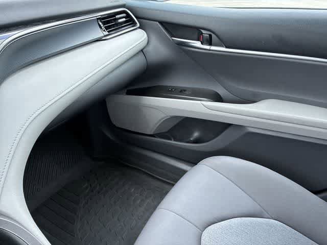 Used 2022 Toyota Camry LE FWD image 31