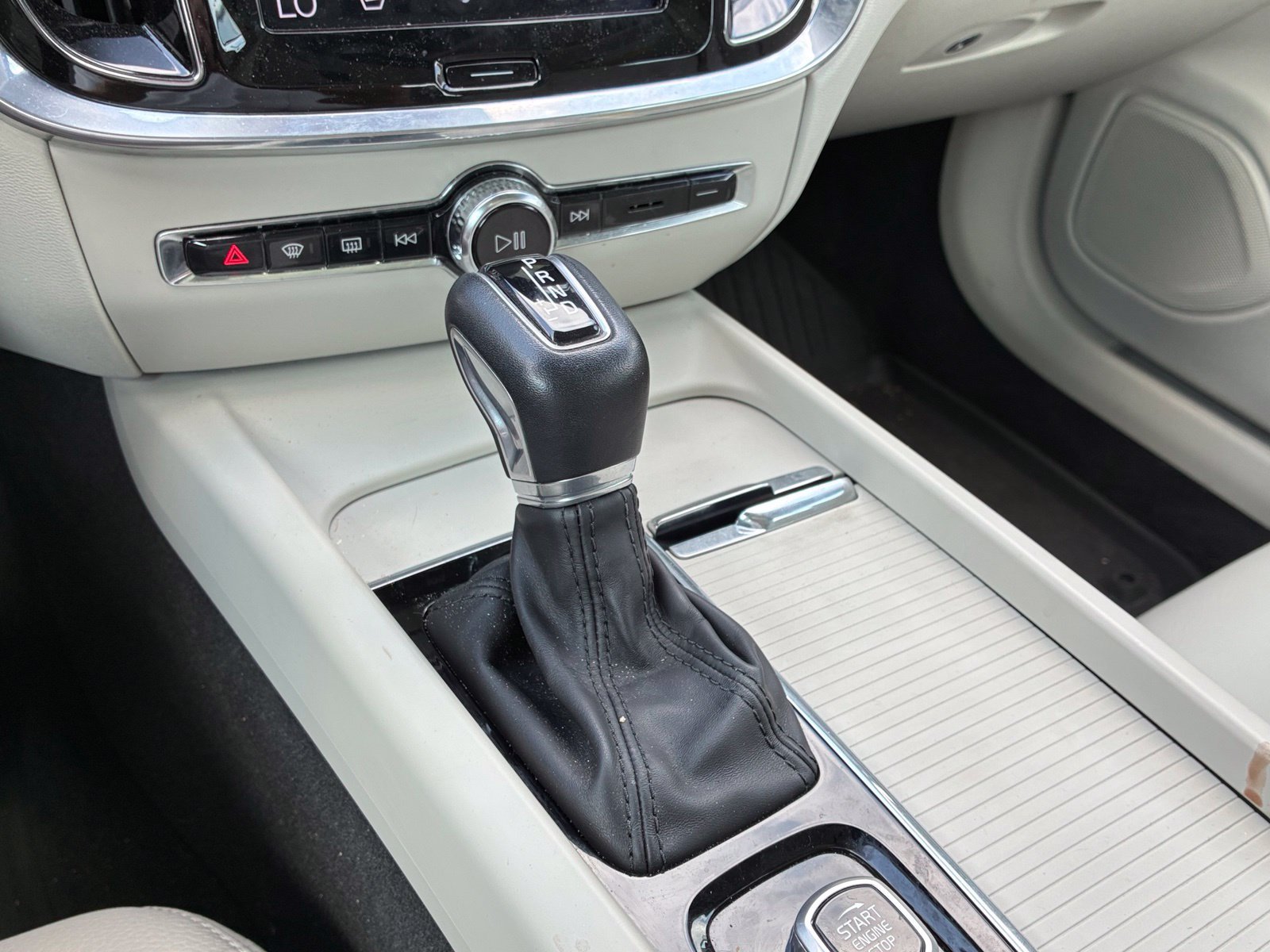 Used 2020 Volvo V60 T5 Momentum w/ Premium Package FWD image 7