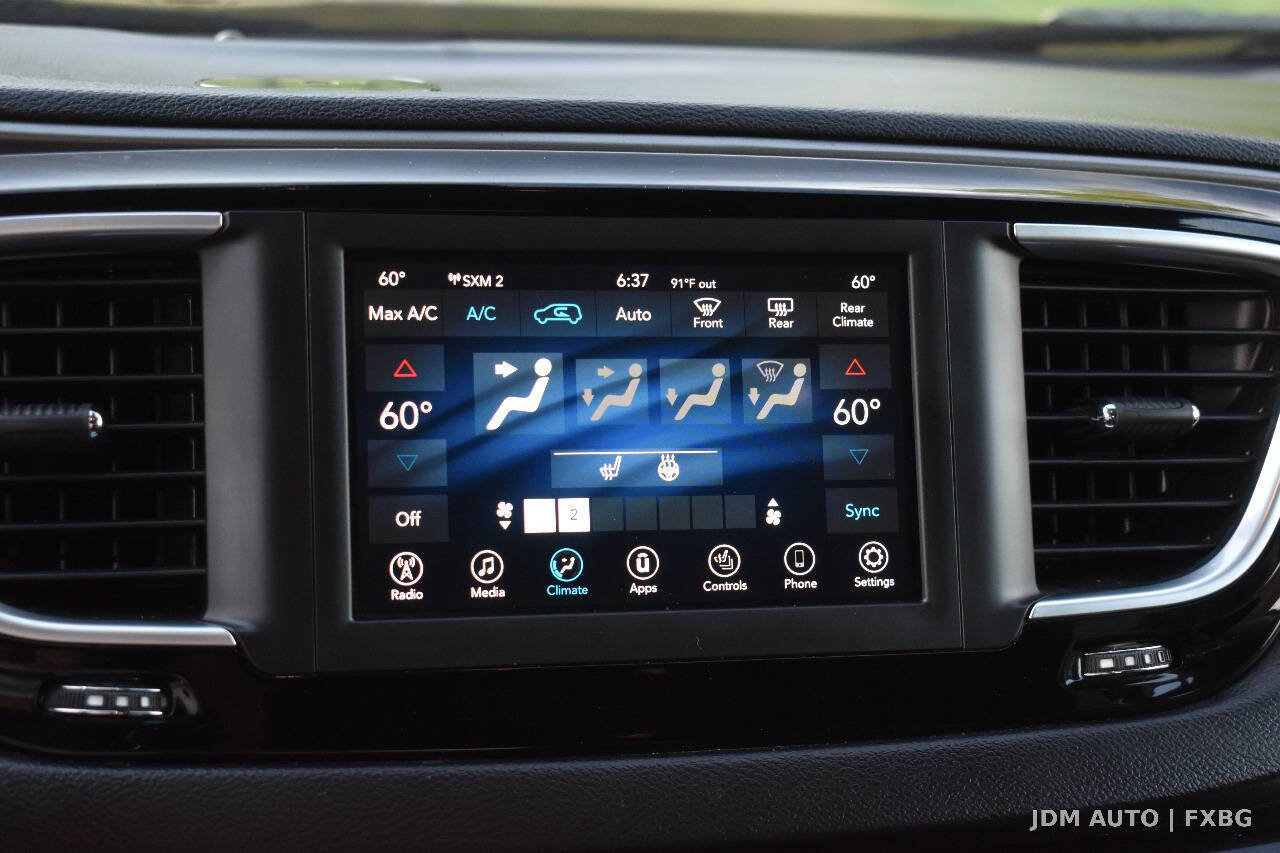 Used 2020 Chrysler Pacifica Touring-L FWD image 22