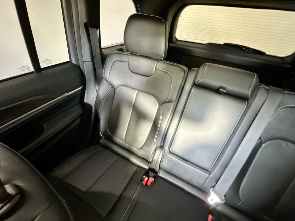 Used 2026 Jeep Grand Cherokee Limited AWD/4WD image 12