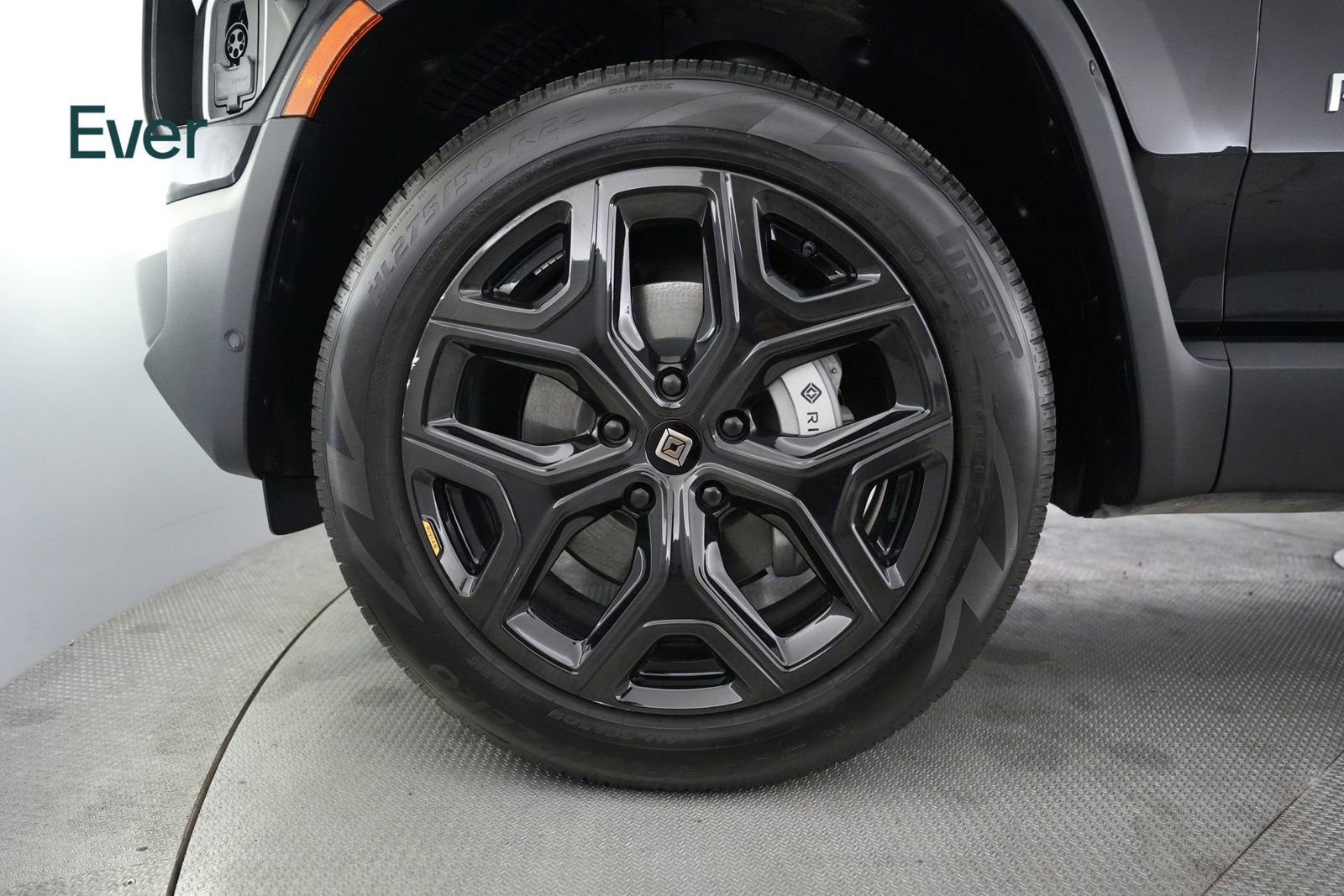 Used 2024 Rivian R1S Adventure image 19