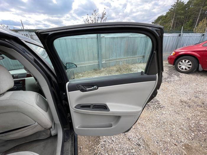 Used 2010 Chevrolet Impala LT FWD image 29