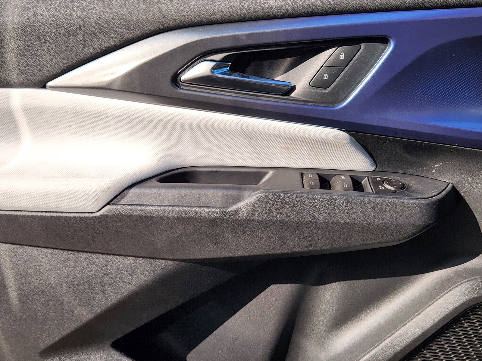 New 2026 Chevrolet Equinox EV LT image 17