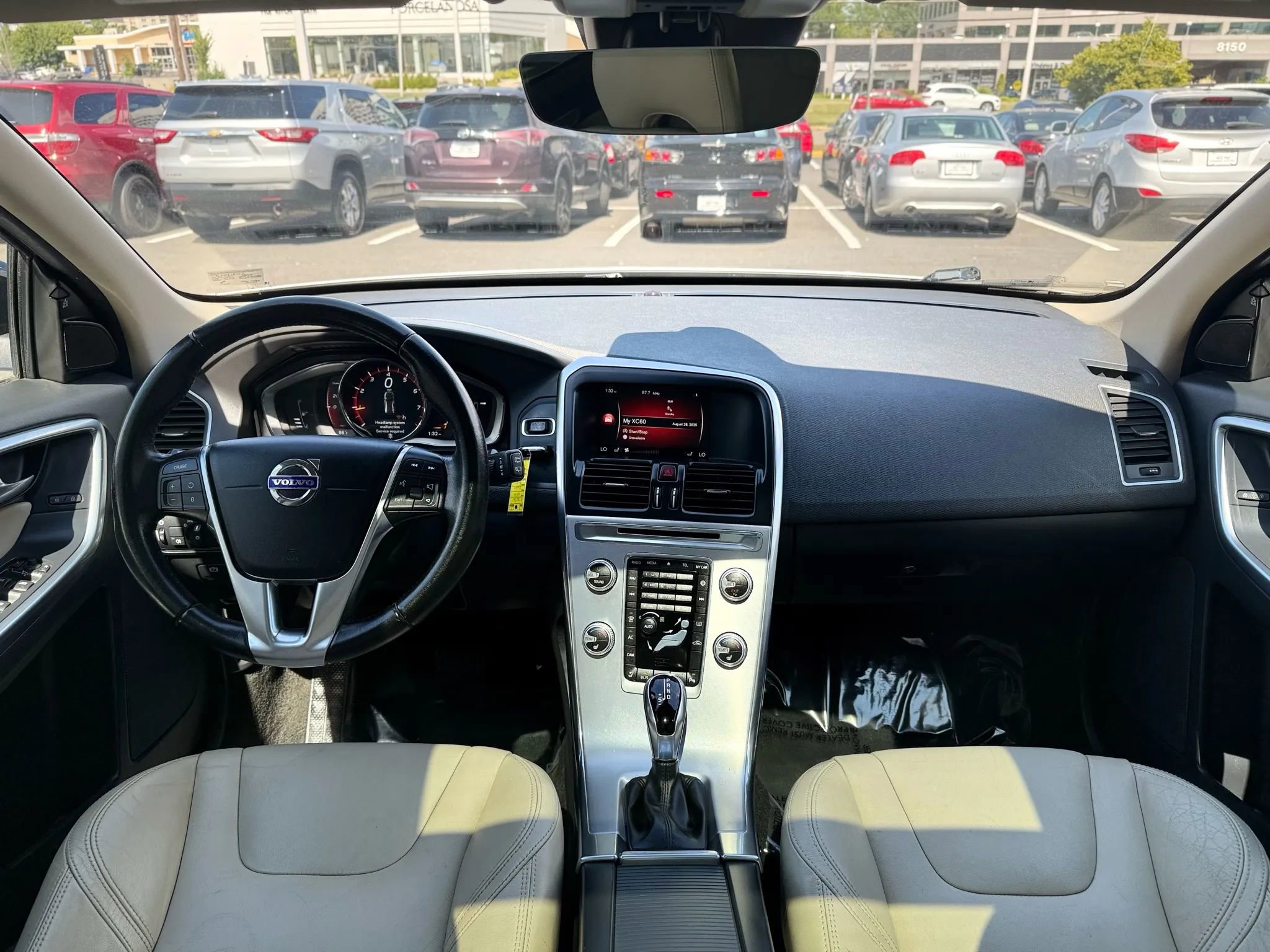 Used 2017 Volvo XC60 T6 Dynamic w/ Preferred Option Package image 11