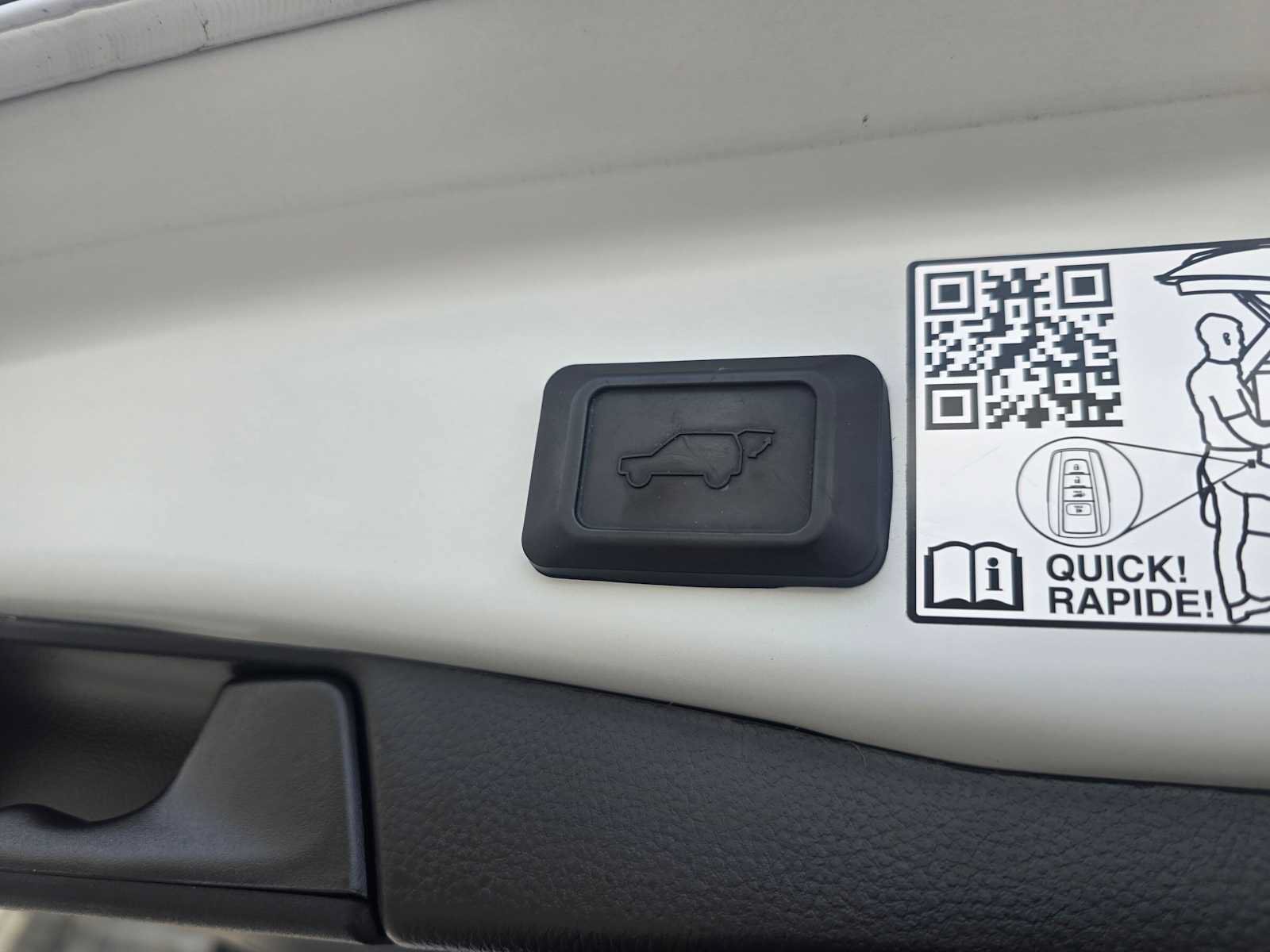 Used 2023 Toyota RAV4 XSE AWD/4WD image 15