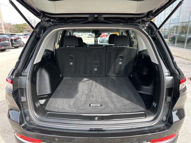 Used 2023 Jeep Grand Cherokee Laredo image 45