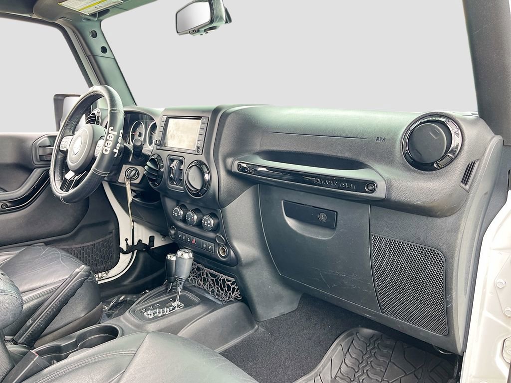 Used 2015 Jeep Wrangler Unlimited Sahara image 25