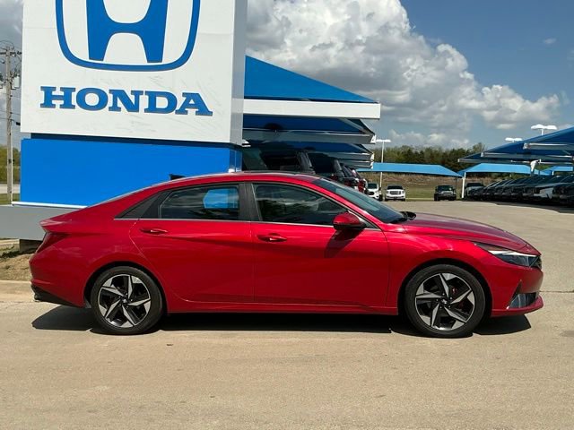 Used 2021 Hyundai Elantra Limited FWD image 2