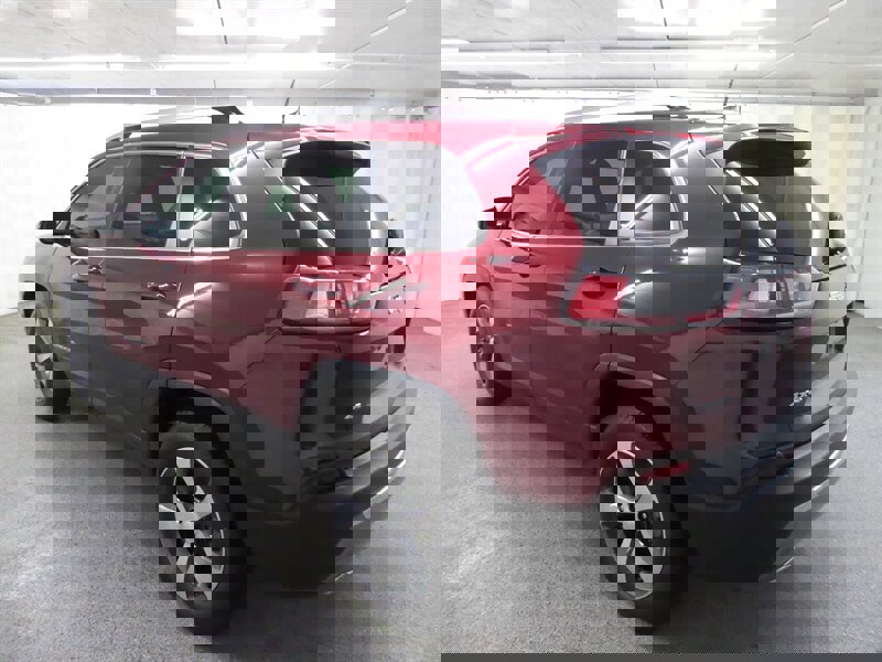 Used 2019 Jeep Cherokee Limited w/ Luxury Group image 5