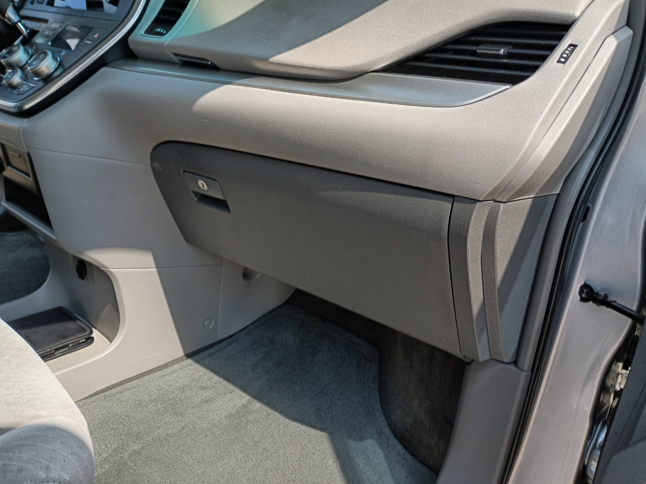 Used 2017 Toyota Sienna LE image 19