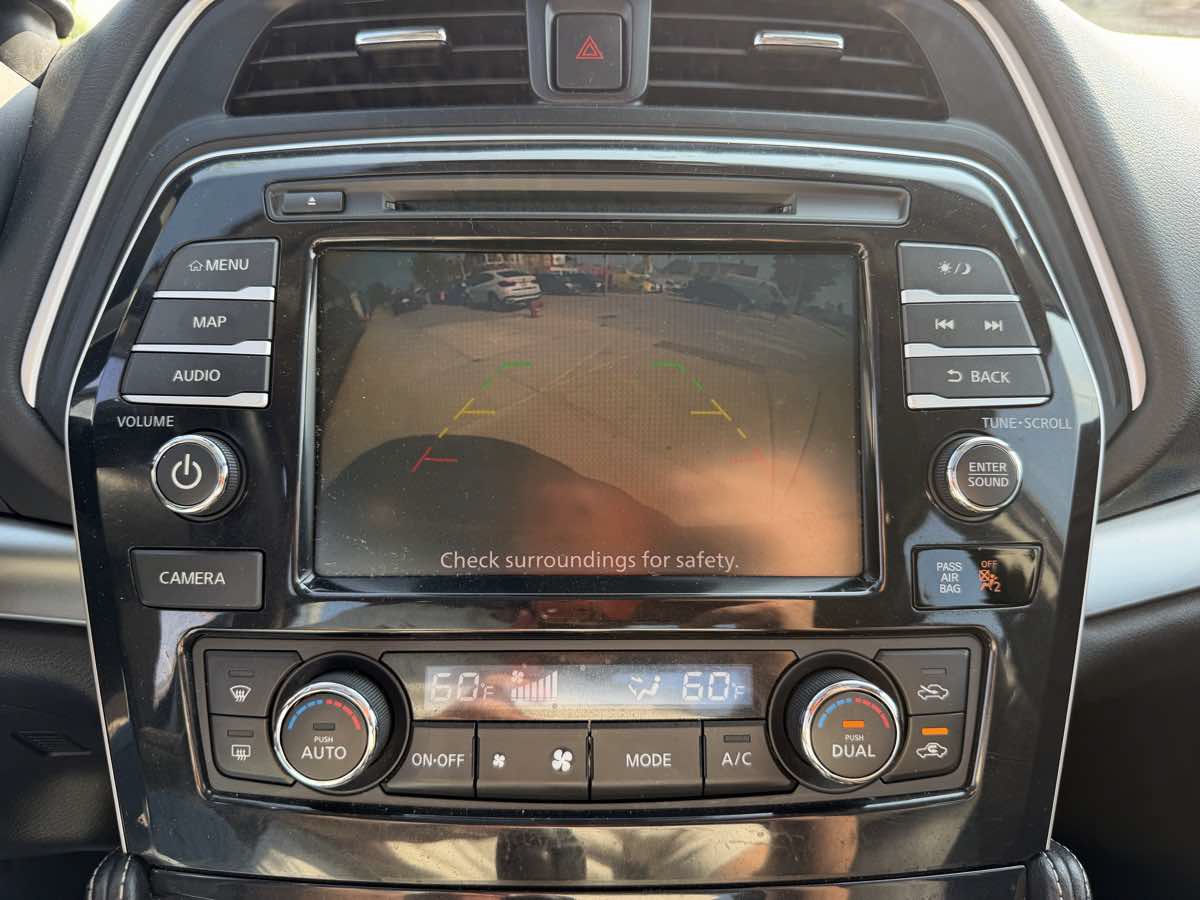 Used 2022 Nissan Maxima SL FWD image 35