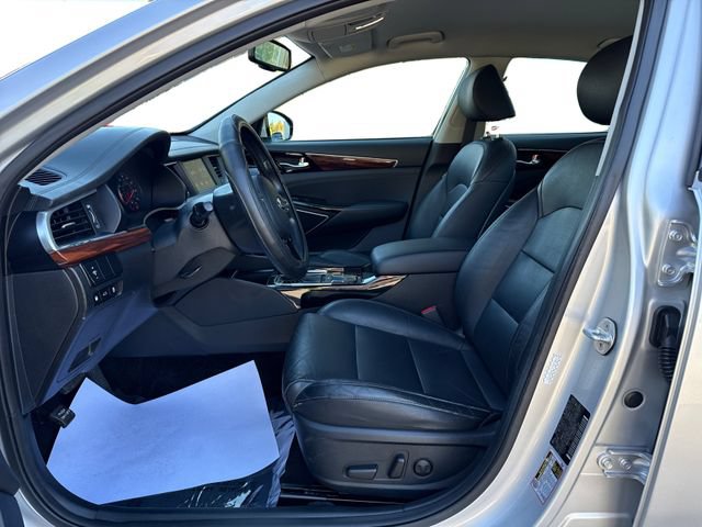 Used 2017 Kia Cadenza Premium FWD image 10
