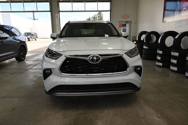 Used 2022 Toyota Highlander Platinum image 2