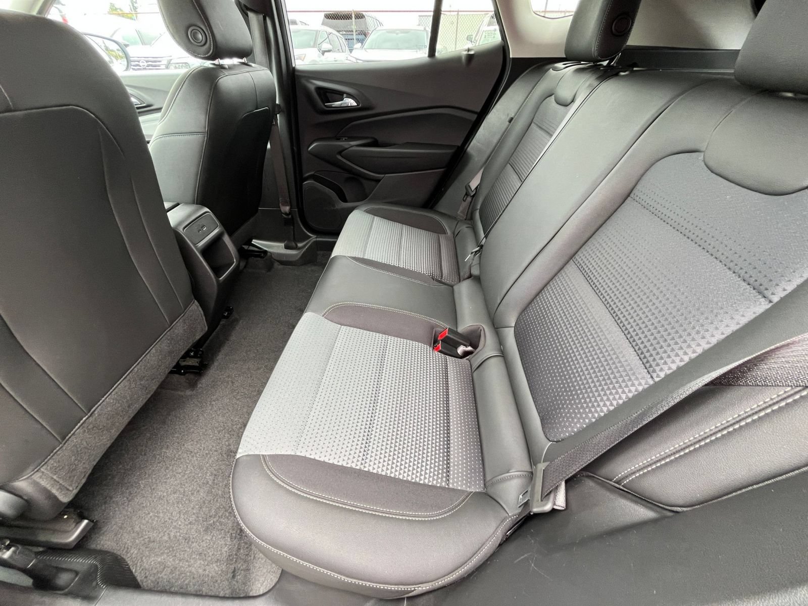 Used 2025 Chevrolet Trax LT FWD image 26
