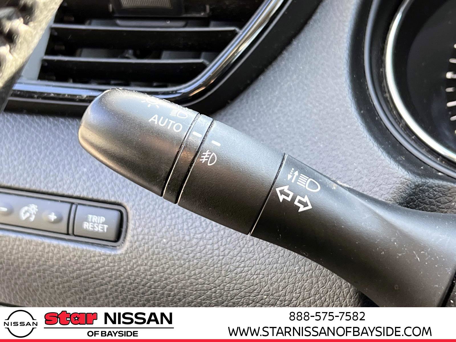 Used 2017 Nissan Rogue SV image 23