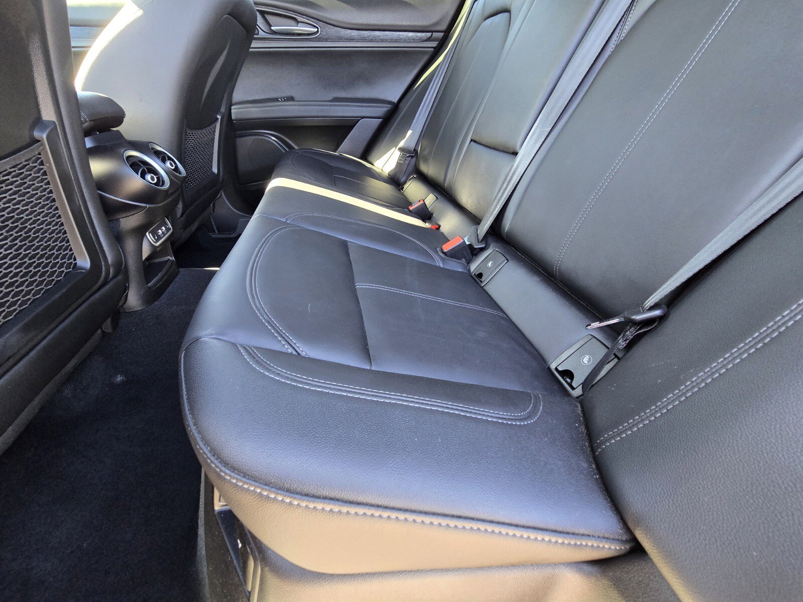 Used 2024 Alfa Romeo Stelvio Sprint image 12