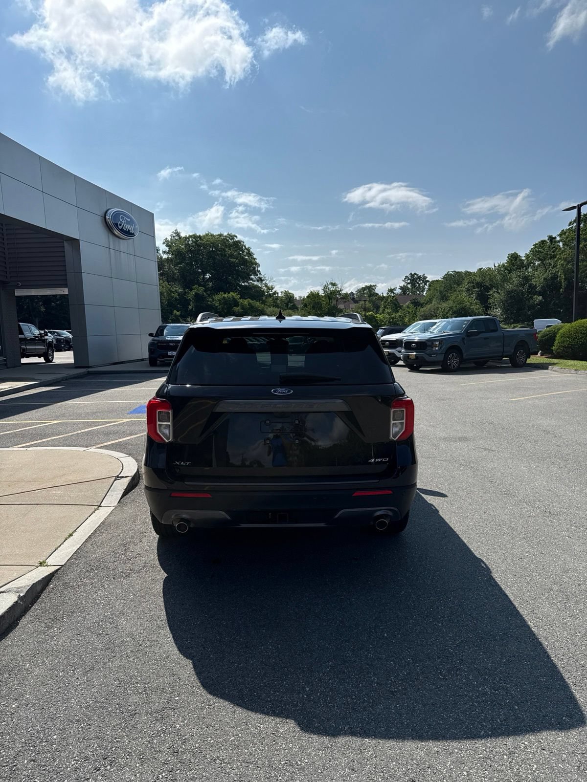 Certified 2023 Ford Explorer XLT w/ Equipment Group 202A AWD/4WD image 4