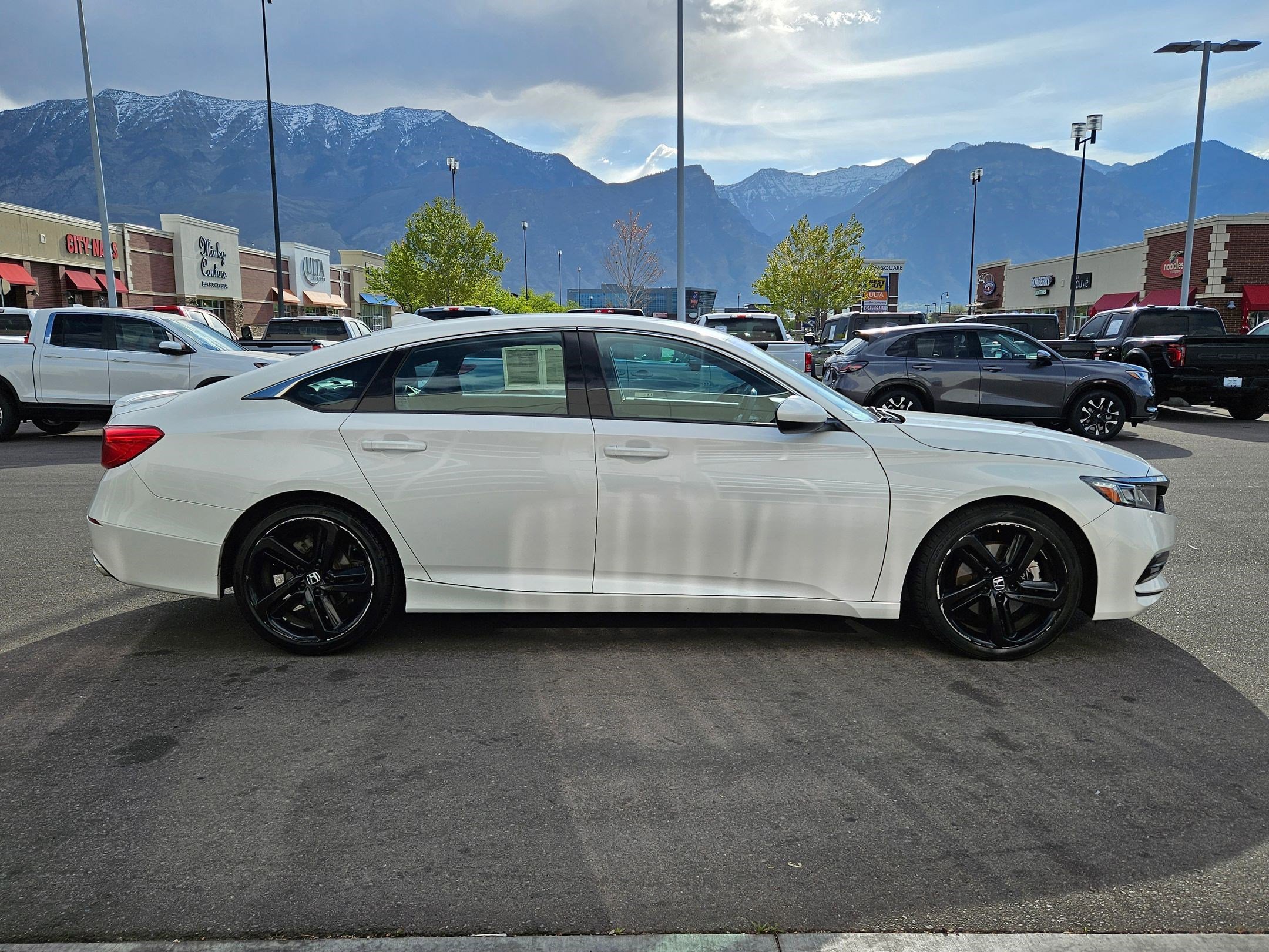 Used 2019 Honda Accord Sport image 2