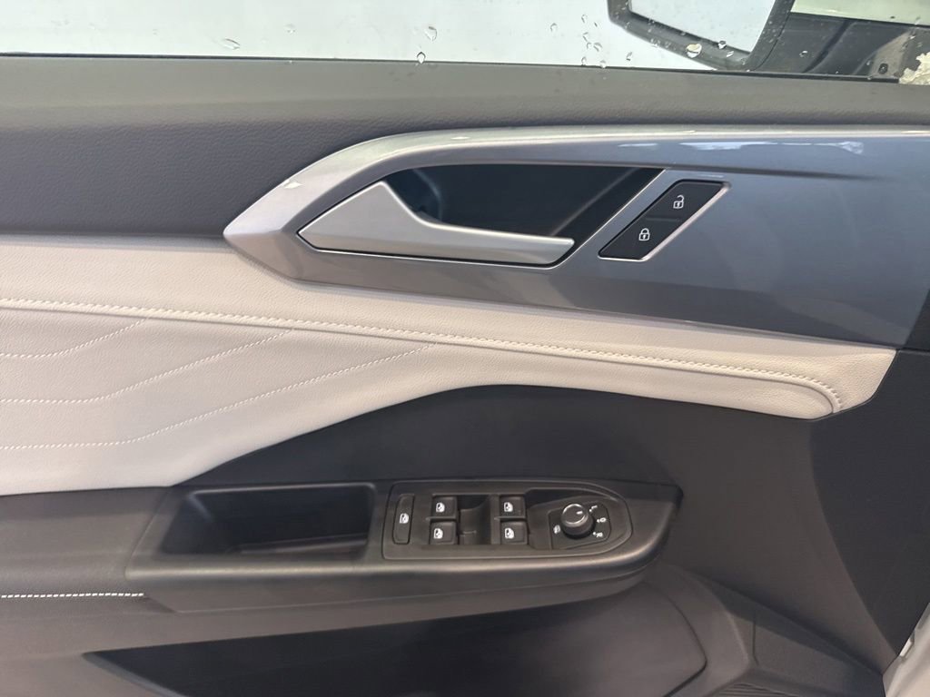 New 2026 Volkswagen Taos SEL image 17