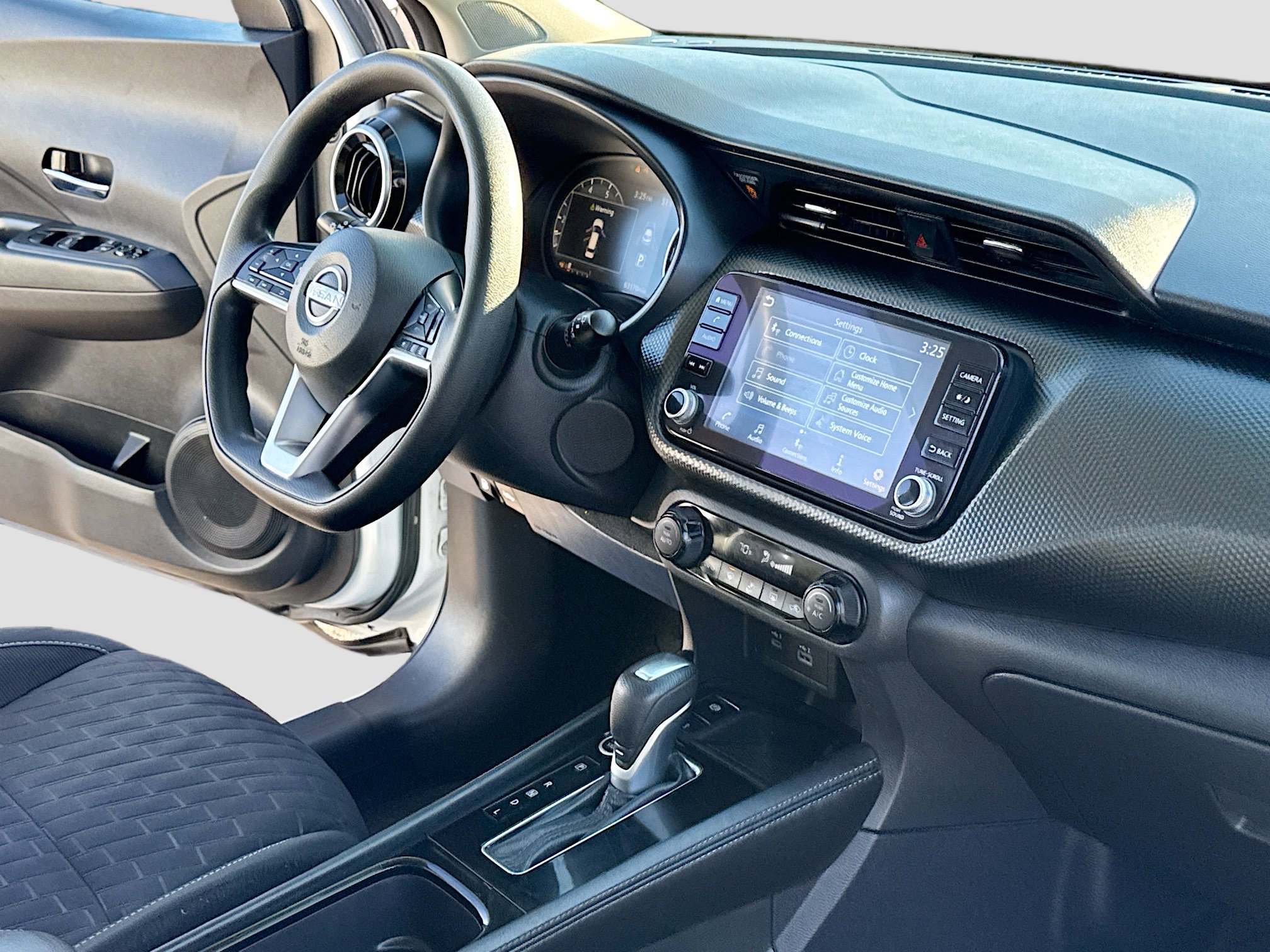 Used 2022 Nissan Kicks SV image 5