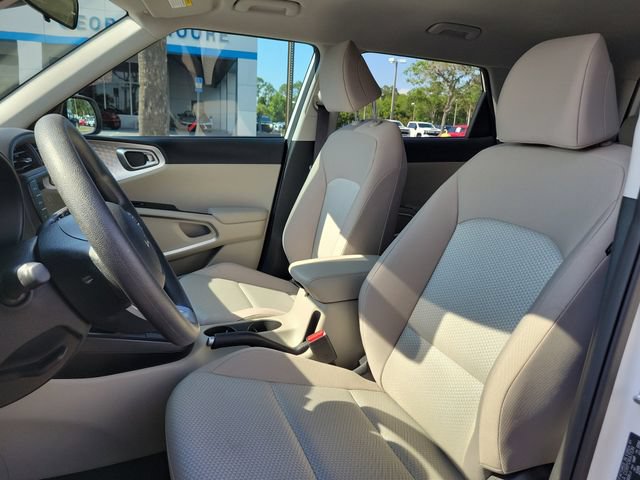 Used 2025 Kia Soul LX w/ LX Technology Package FWD image 16