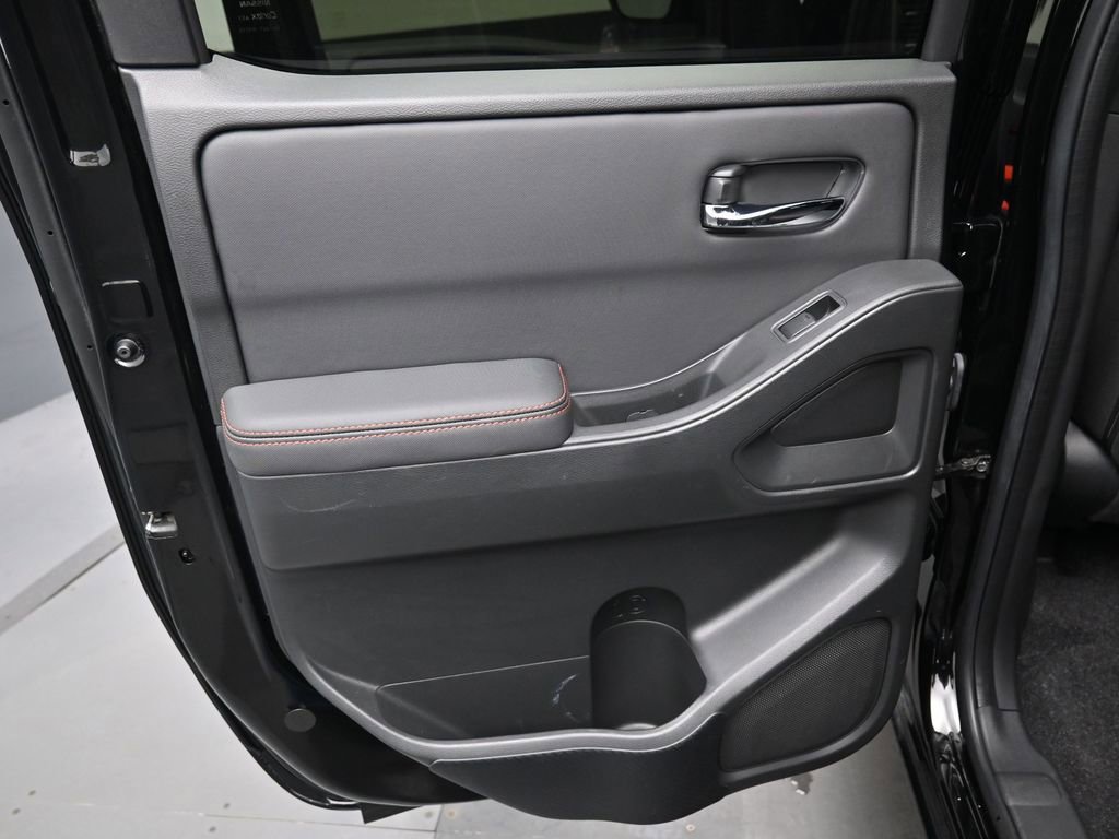 Used 2024 Nissan Frontier PRO-4X w/ Technology Package image 32