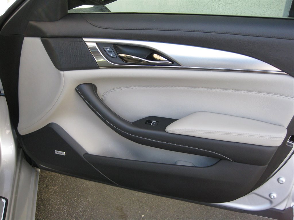 Used 2018 Cadillac CTS Luxury RWD image 35