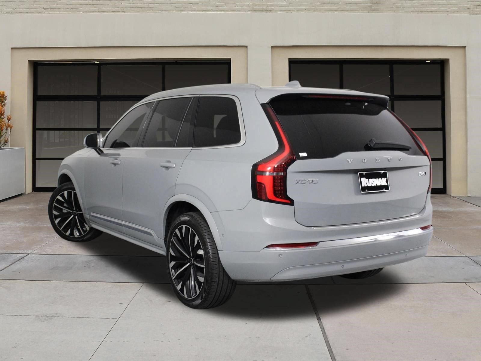 Certified 2026 Volvo XC90 B6 Plus w/ Protection Package Premier AWD/4WD image 2
