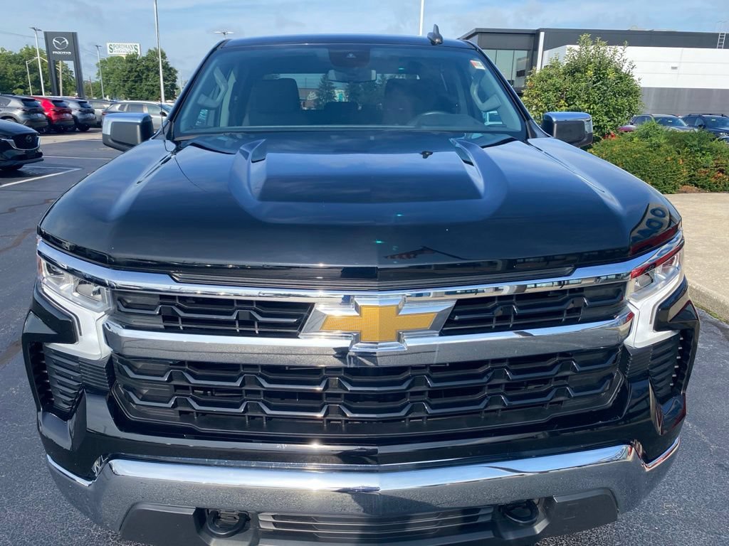 Used 2023 Chevrolet Silverado 1500 LT AWD/4WD image 3