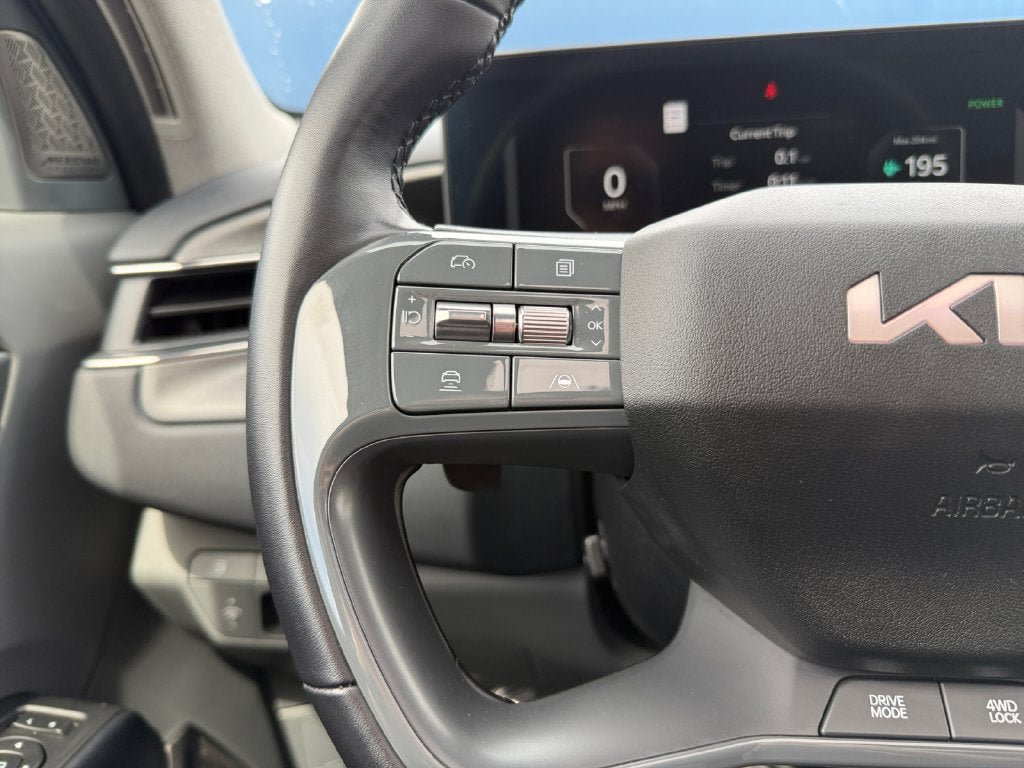 Used 2024 Kia EV9 Land AWD/4WD image 16