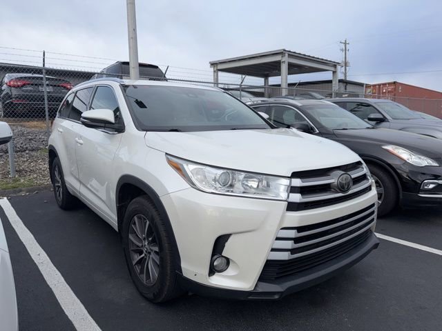 Used 2018 Toyota Highlander XLE image 1