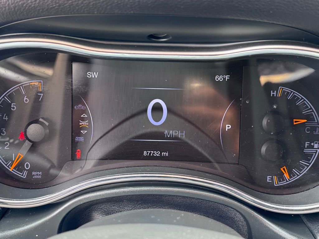 Used 2020 Jeep Grand Cherokee Laredo AWD/4WD image 8