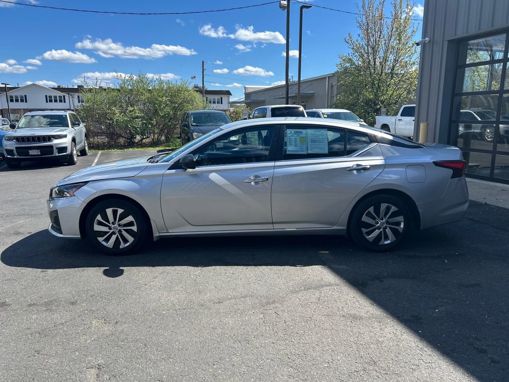 Used 2024 Nissan Altima 2.5 S FWD image 8