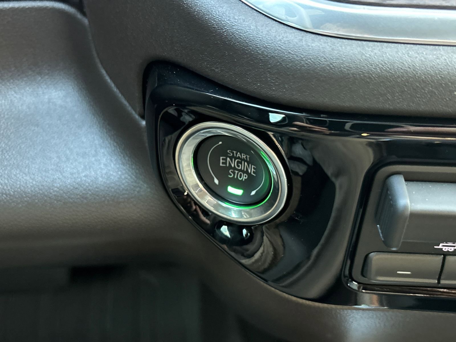 New 2026 GMC Sierra 1500 SLT w/ SLT Premium Plus Package image 16