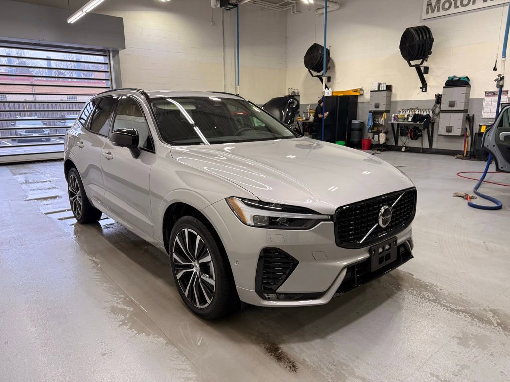 Used 2023 Volvo XC60 B5 Plus w/ Climate Package image 7