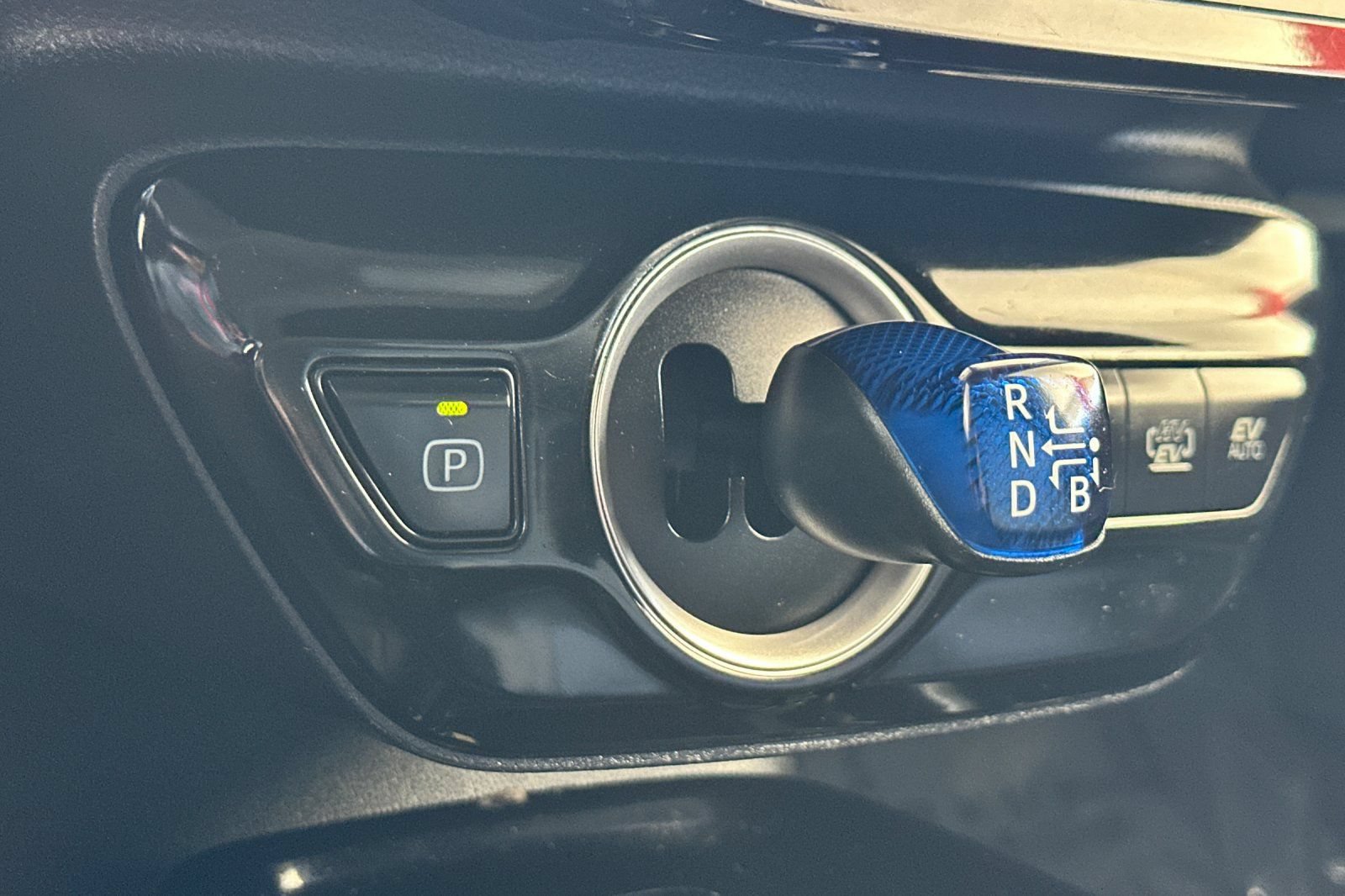 Used 2021 Toyota Prius Prime XLE w/ Carpet Mat Package (TMS) FWD image 23