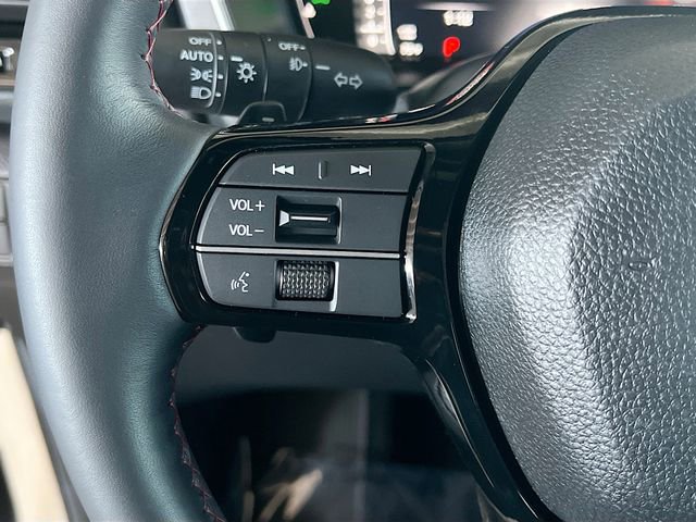 Used 2025 Honda Pilot Black Edition image 17