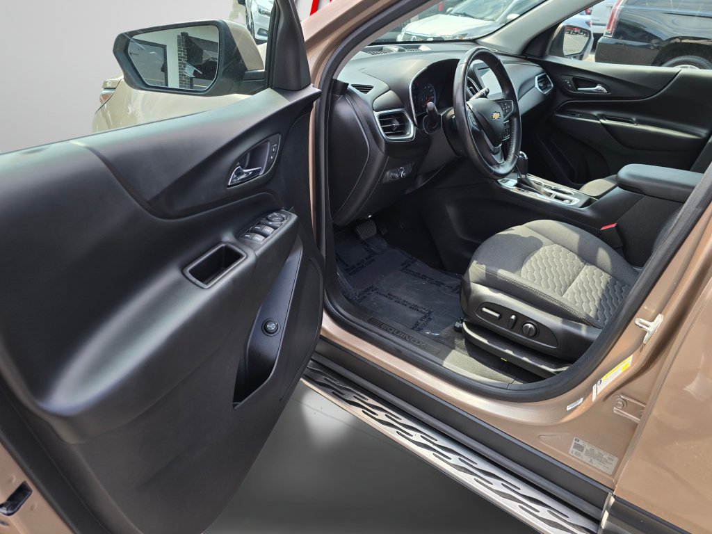 Used 2018 Chevrolet Equinox LT w/ LPO, Hit The Road Package AWD/4WD image 22