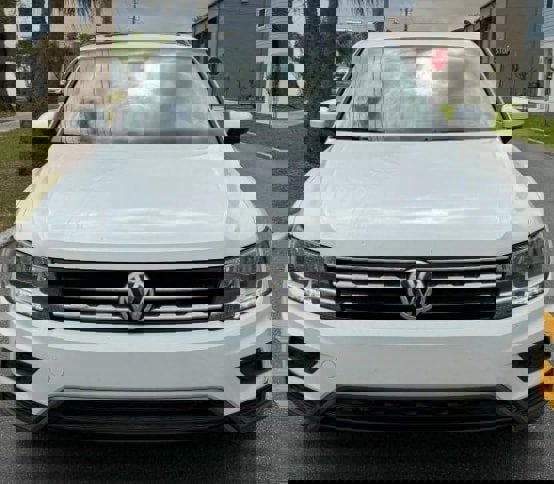 Used 2019 Volkswagen Tiguan SE w/ Panoramic Sunroof Package image 2