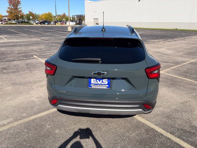 Used 2026 Chevrolet Trax LT w/ LT Convenience Package FWD image 5