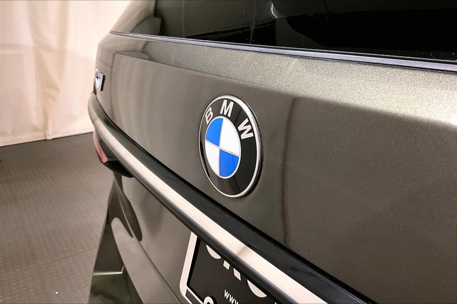 Used 2025 BMW X7 xDrive40i w/ Premium Package AWD/4WD image 32