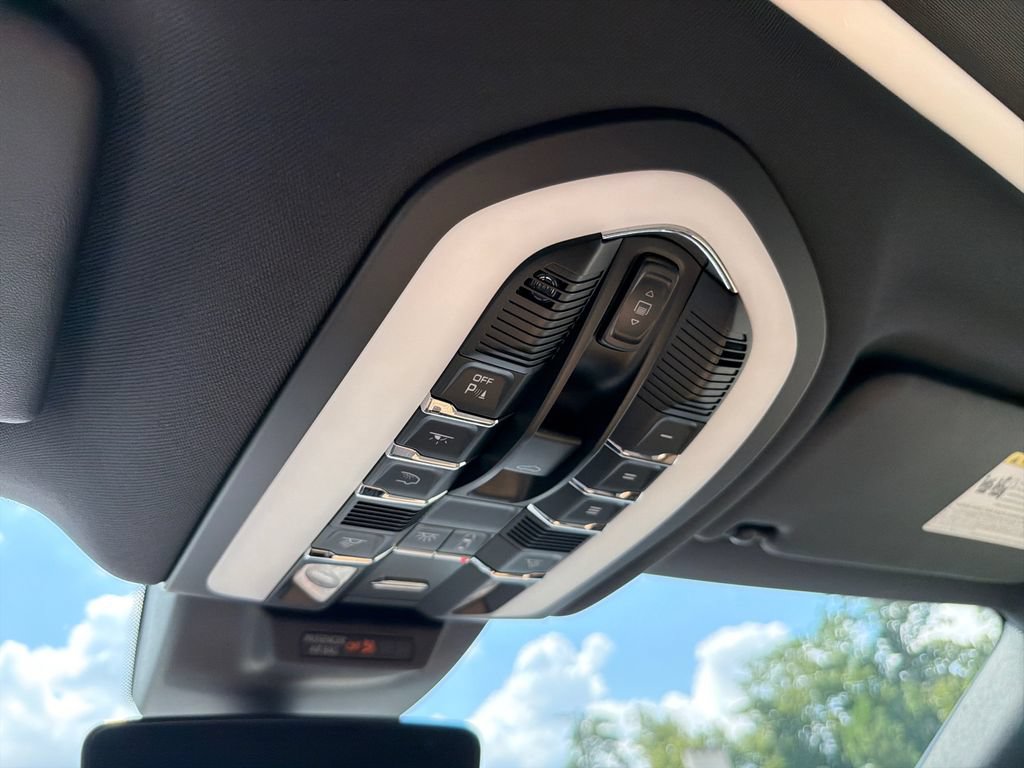 Used 2022 Porsche Macan S AWD/4WD image 31