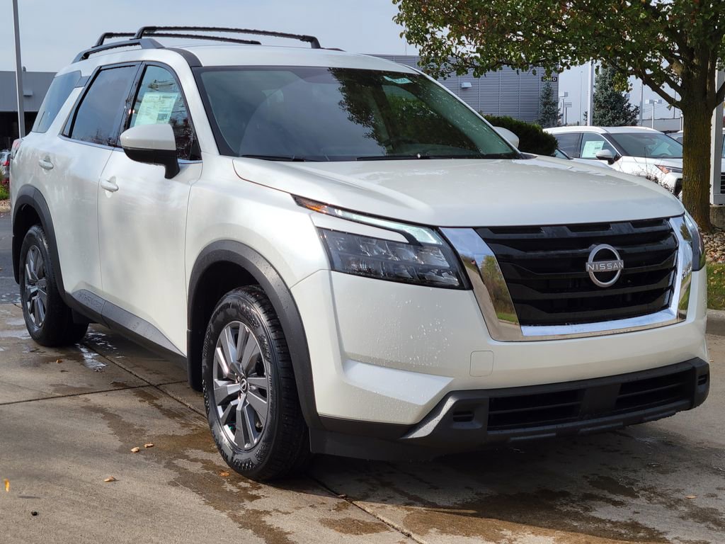 New 2025 Nissan Pathfinder SV w/ Black Appearance Package