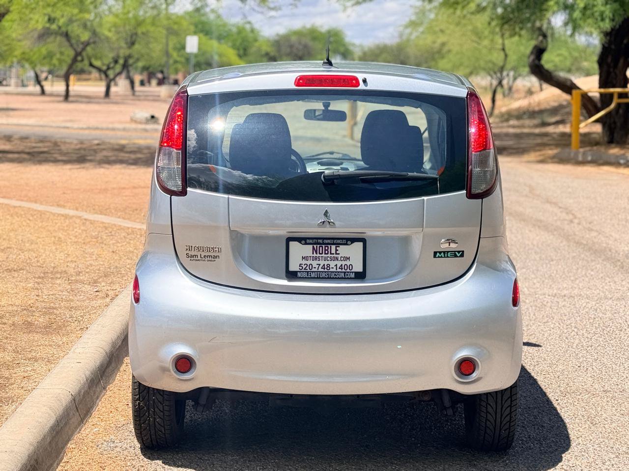 Used 2012 Mitsubishi i SE RWD image 4