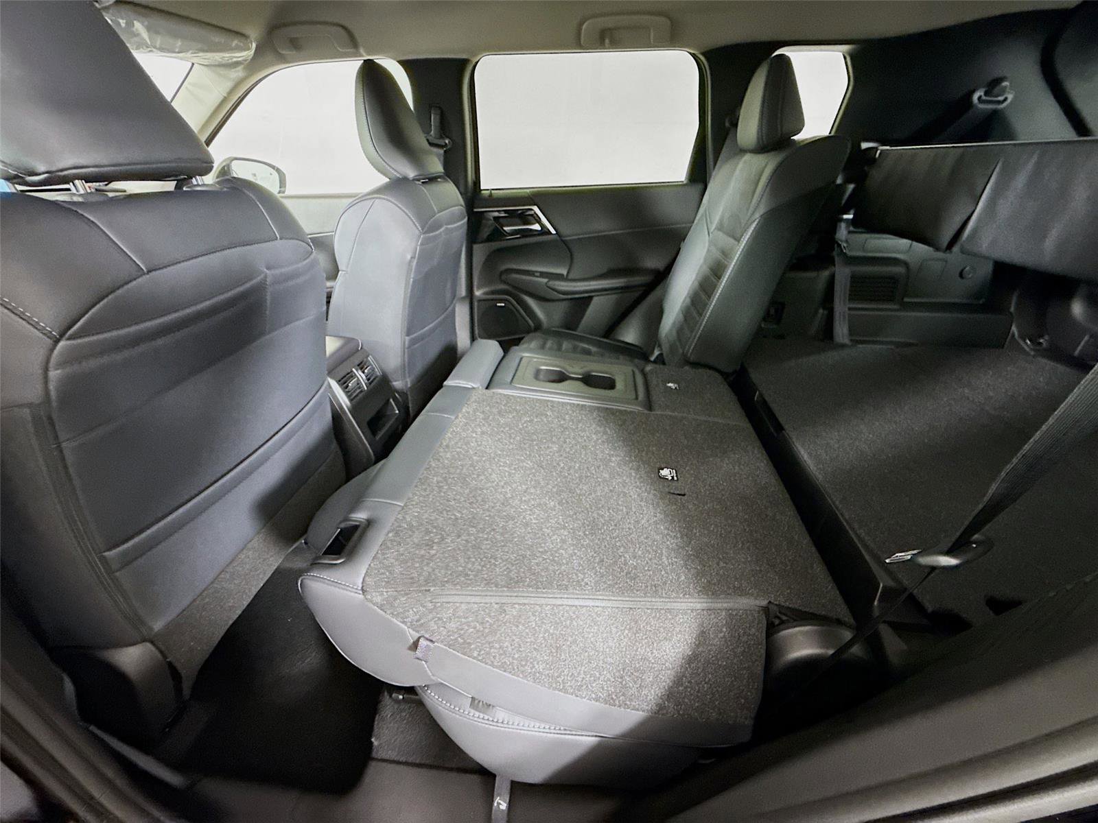 New 2026 Mitsubishi Outlander SE image 18